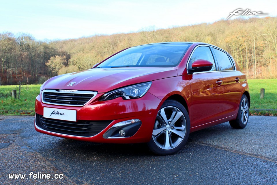 Photo 3/4 avant statique Peugeot 308 II Allure Rouge Rubi - 1.6 THP 125 ch BVM6 - 3-034