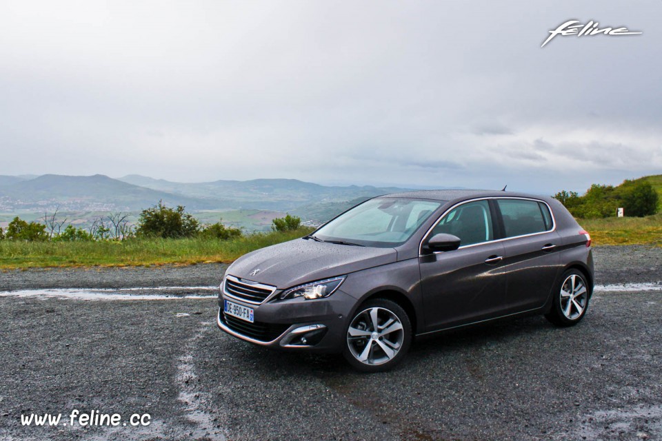 Photo Essai Peugeot 308 II Allure Gris Moka - 1.2 e-THP 130 ch B