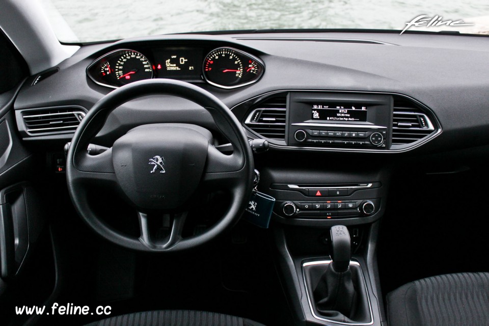 Photo poste de conduite i-Cockpit Peugeot 308 II Access - 1.2 Pu