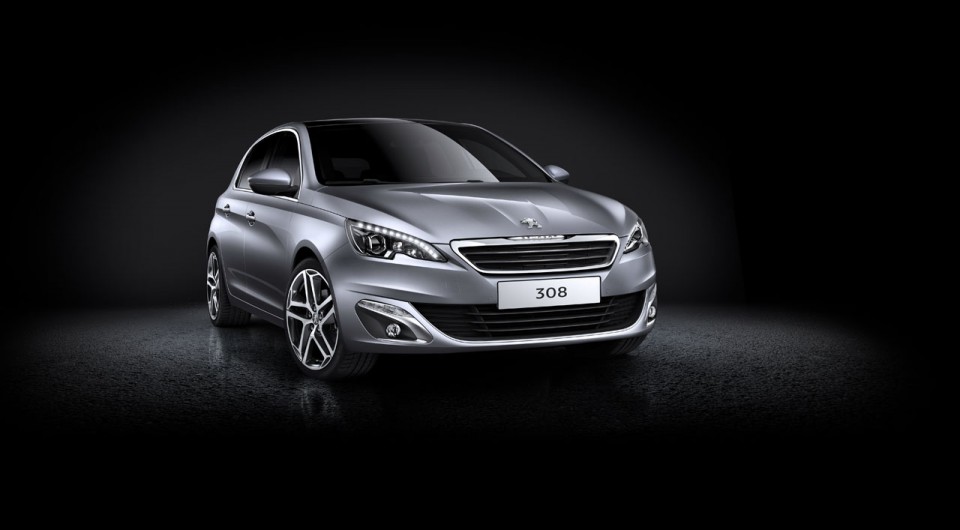 Photo Peugeot 308 II Gris Aluminium (fond noir) - 1-009