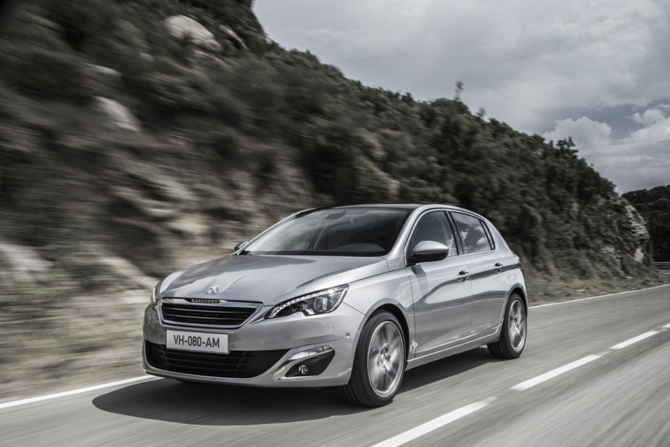 Photo dynamique Peugeot 308 II - 2-070