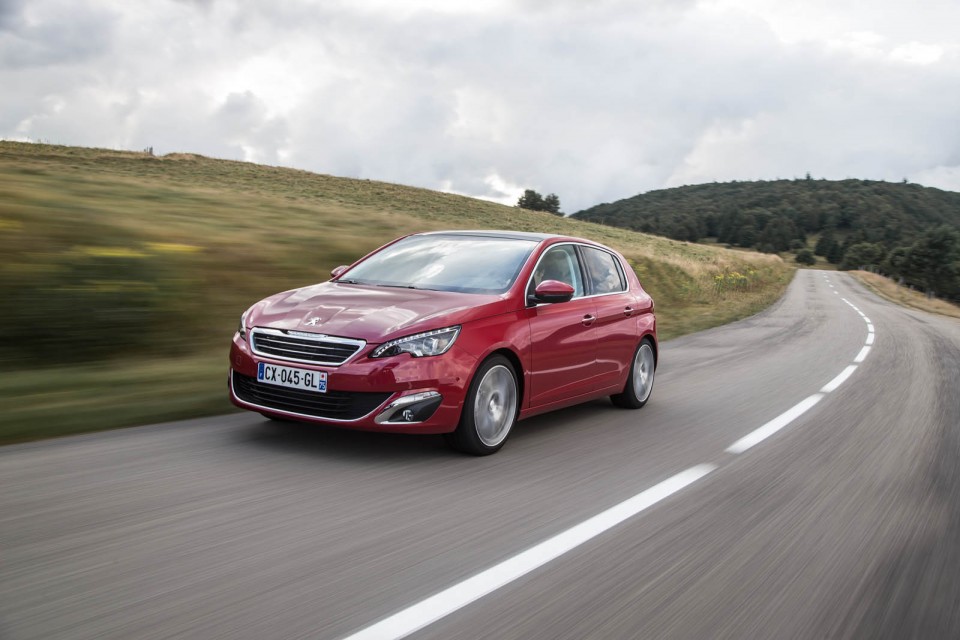 Photo officielle Peugeot 308 II Féline Rouge Rubi