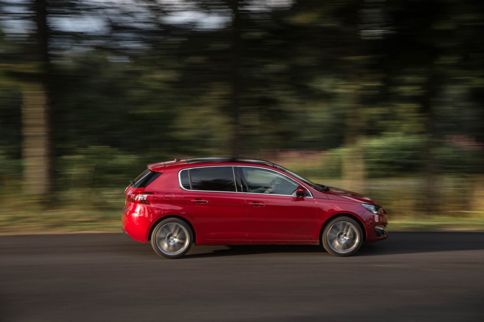 Photo profil Peugeot 308 II Féline Rouge Rubi