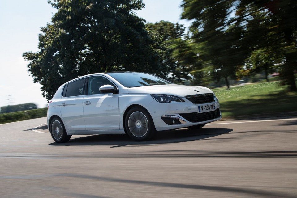 Photo essai Peugeot 308 II Allure Blanc Nacré - 1-001