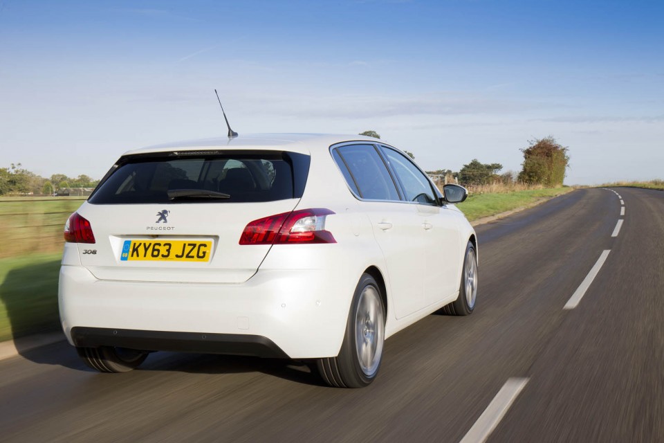 Photo officielle Peugeot 308 II Féline Blanc Nacré (UK)