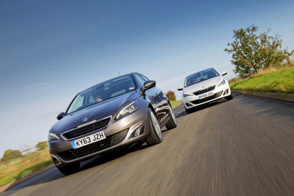 Photo officielle Peugeot 308 II Féline Gris Moka (UK)