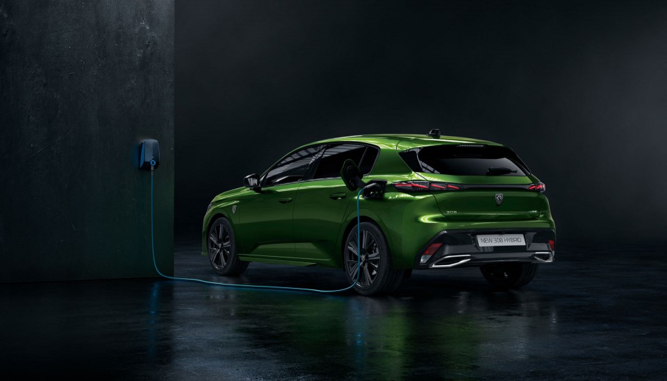 Photo officielle borne de recharge Peugeot 308 III HYbrid Vert O