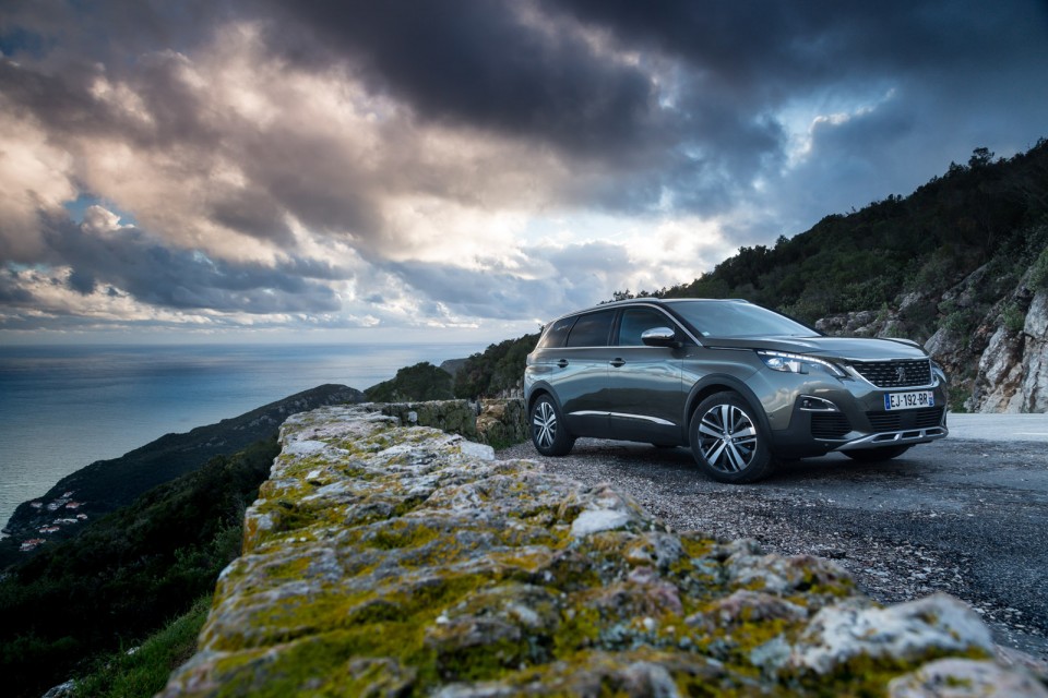 Photo officielle Peugeot 5008 II GT Gris Amazonite - Essais pres