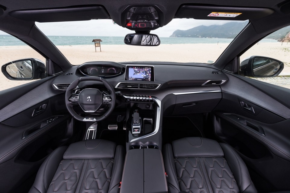 Photo intérieur cuir Peugeot 5008 II GT - Essais presse 2017