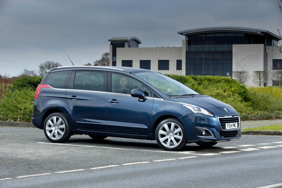 Photo Peugeot 5008 I Allure Bleu Bourrasque (restylée 2013) (UK)