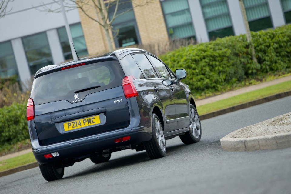 Photo Peugeot 5008 I Allure Bleu Bourrasque (restylée 2013) (UK)