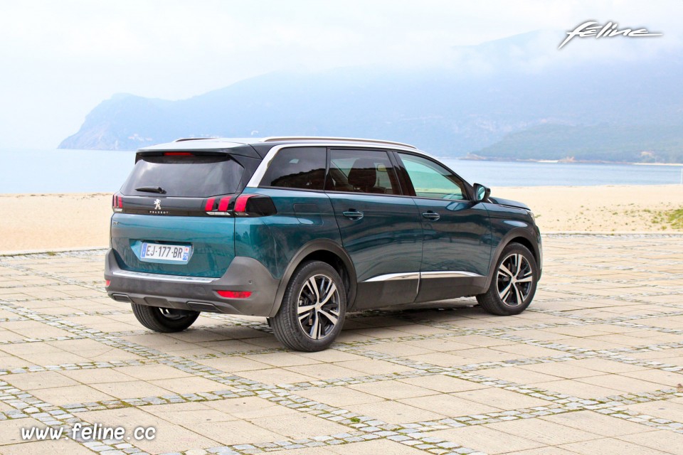 Photo 3/4 arrière nouvelle Peugeot 5008 II Allure 2.0 BlueHDi 1