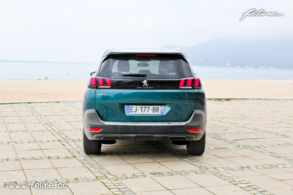 Photo face arrière nouvelle Peugeot 5008 II Allure 2.0 BlueHDi