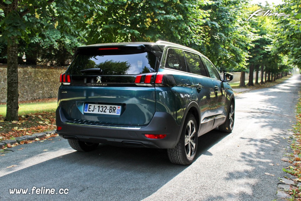 Photo statique route nouveau Peugeot 5008 II Allure BlueHDi 120