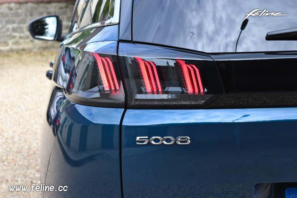 Photo sigle Peugeot 5008 II restylée GT BlueHDi 180 (2020)