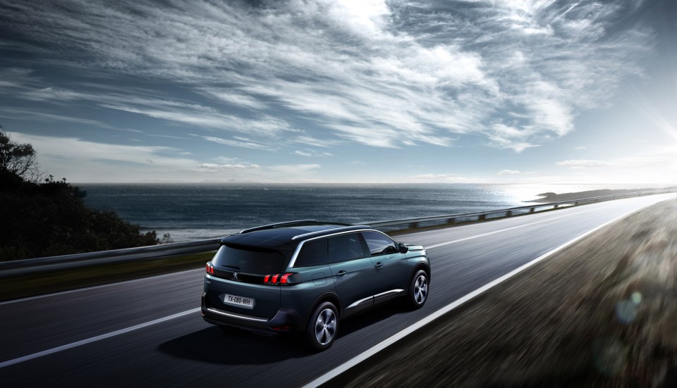 Photo officielle dynamique Peugeot 5008 II (2017)