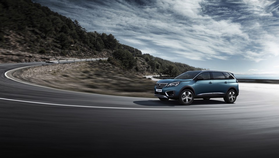 Photo officielle dynamique Peugeot 5008 II (2017)