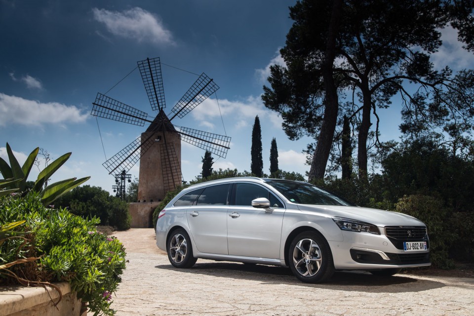 Photo 3/4 avant Peugeot 508 SW restylée Gris Aluminium - Essais