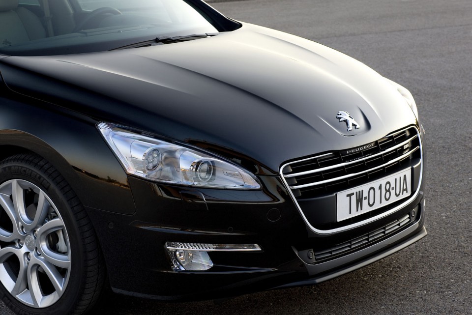 Photo bouclier avant Peugeot 508 SW I Noir Perla Nera - 1-007