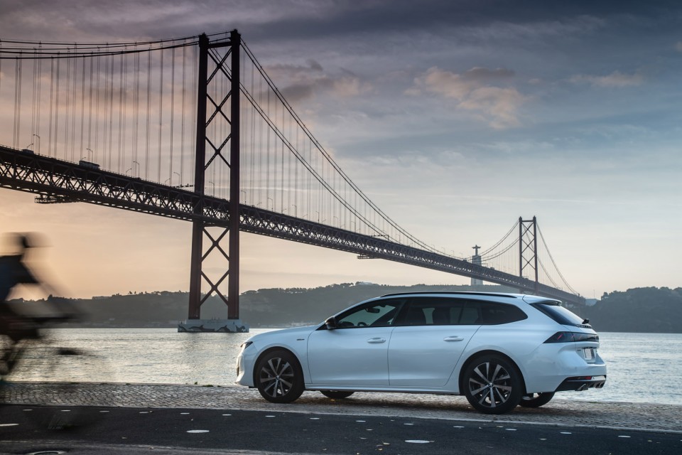 Photo officielle Peugeot 508 SW GT Line Blanc Nacré - Essais pr