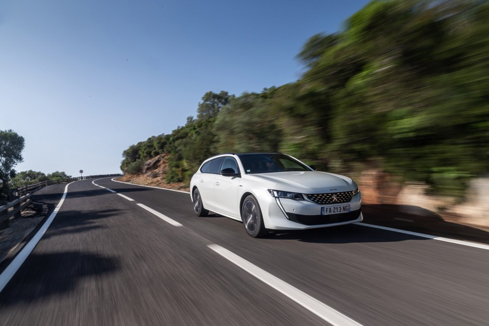 Photo officielle Peugeot 508 SW GT Line Blanc Nacré - Essais pr