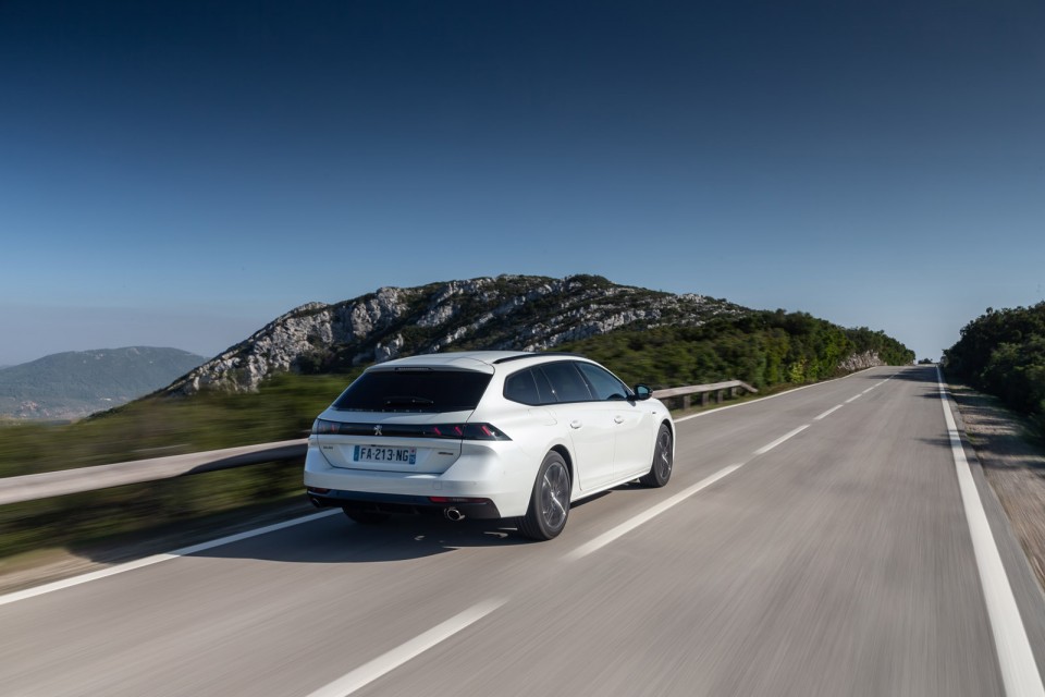 Photo officielle Peugeot 508 SW GT Line Blanc Nacré - Essais pr