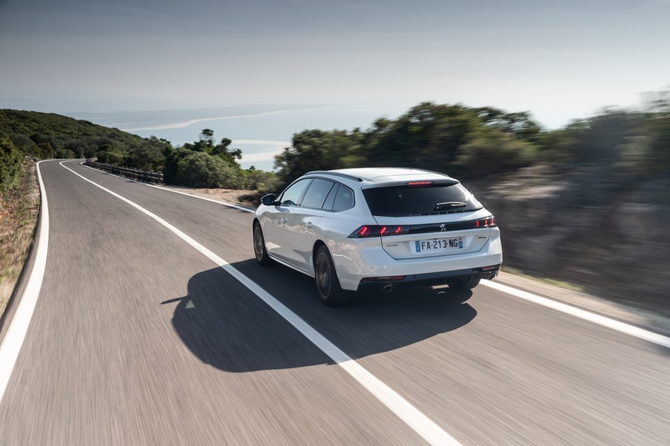 Photo officielle Peugeot 508 SW GT Line Blanc Nacré - Essais pr