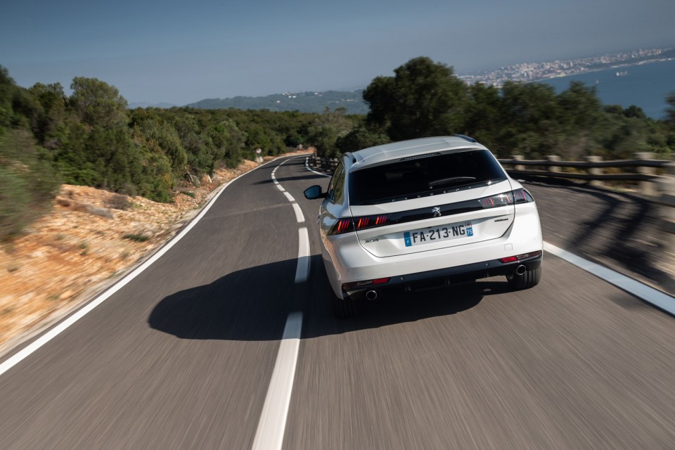 Photo officielle Peugeot 508 SW GT Line Blanc Nacré - Essais pr