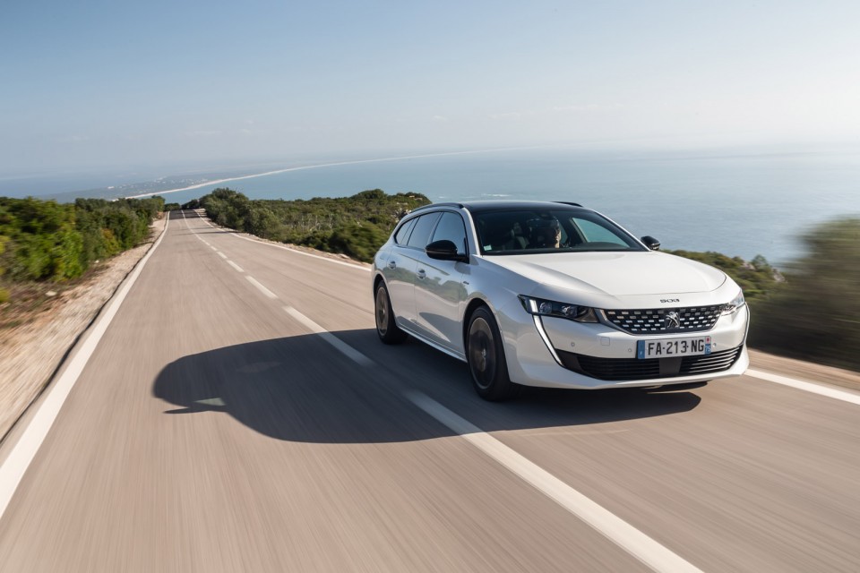 Photo officielle Peugeot 508 SW GT Line Blanc Nacré - Essais pr