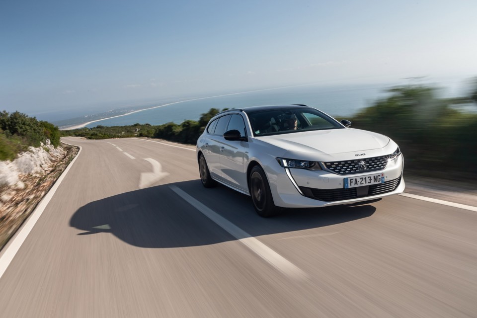 Photo officielle Peugeot 508 SW GT Line Blanc Nacré - Essais pr