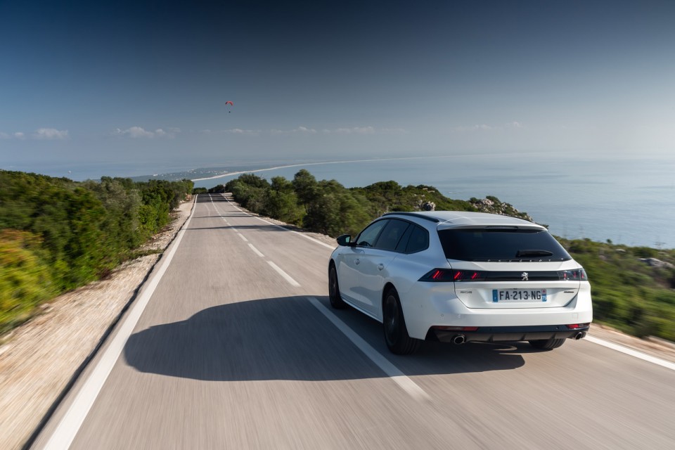 Photo officielle Peugeot 508 SW GT Line Blanc Nacré - Essais pr