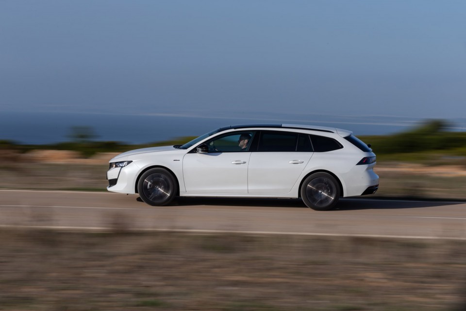 Photo officielle Peugeot 508 SW GT Line Blanc Nacré - Essais pr