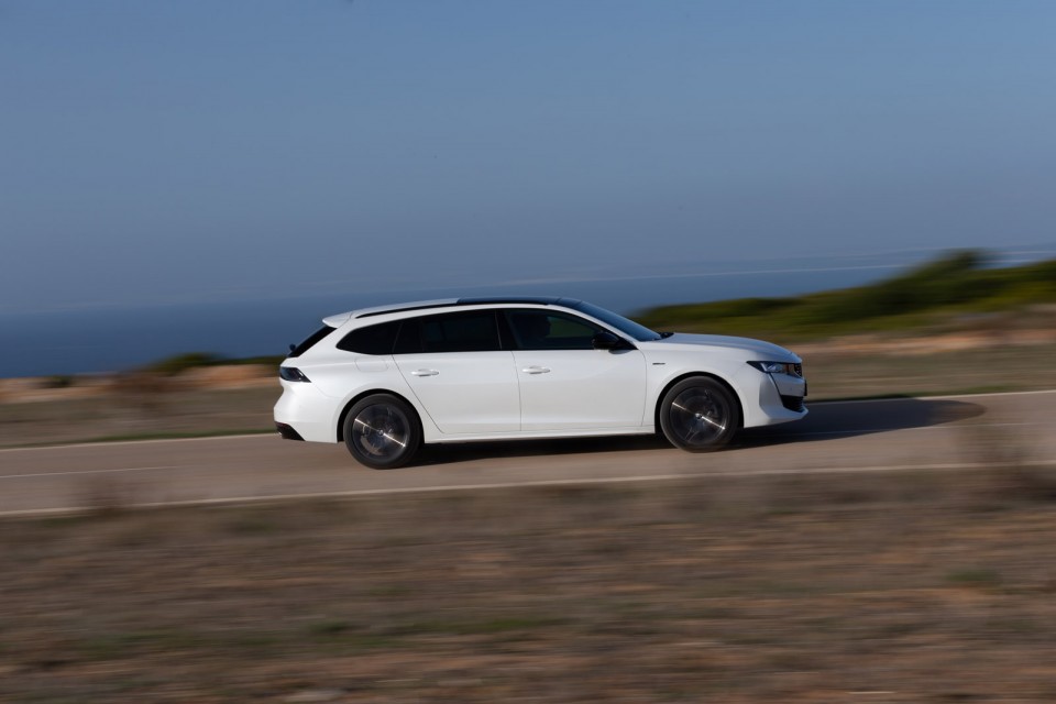 Photo officielle Peugeot 508 SW GT Line Blanc Nacré - Essais pr