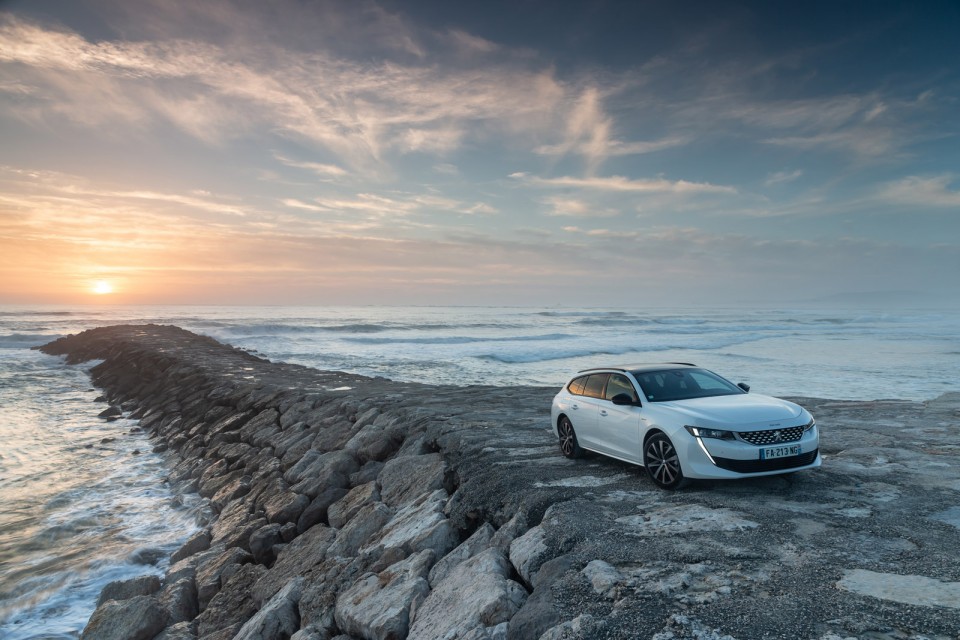 Photo officielle Peugeot 508 SW GT Line Blanc Nacré - Essais pr