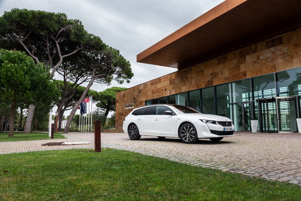 Photo officielle Peugeot 508 SW GT Line Blanc Nacré - Essais pr