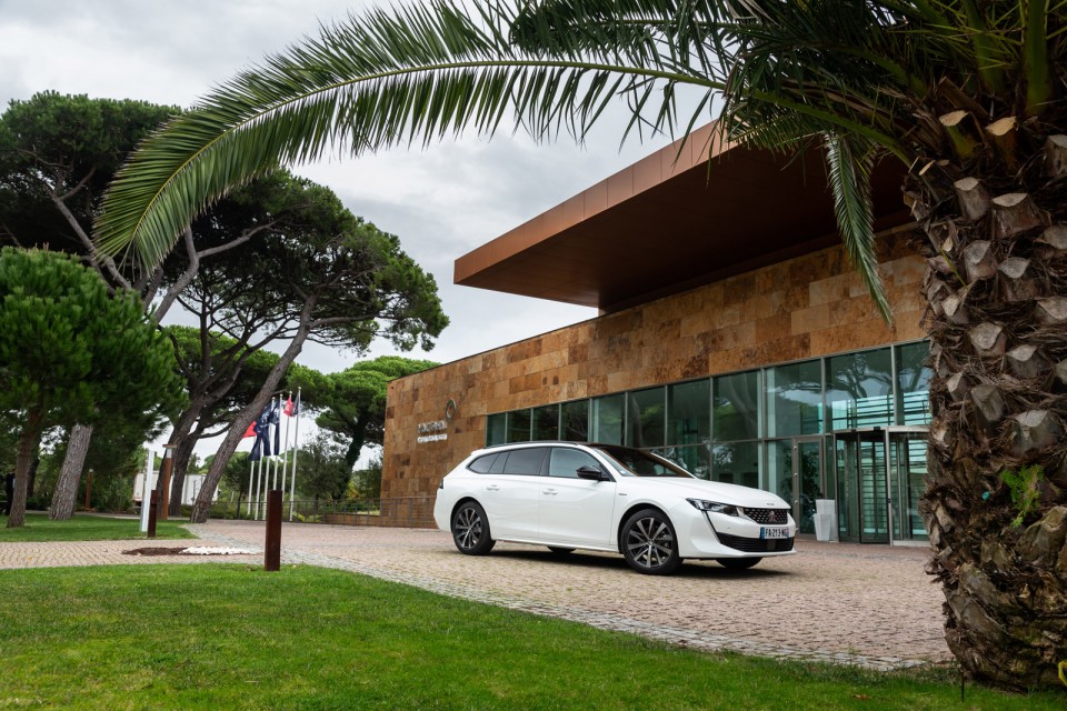 Photo officielle Peugeot 508 SW GT Line Blanc Nacré - Essais pr