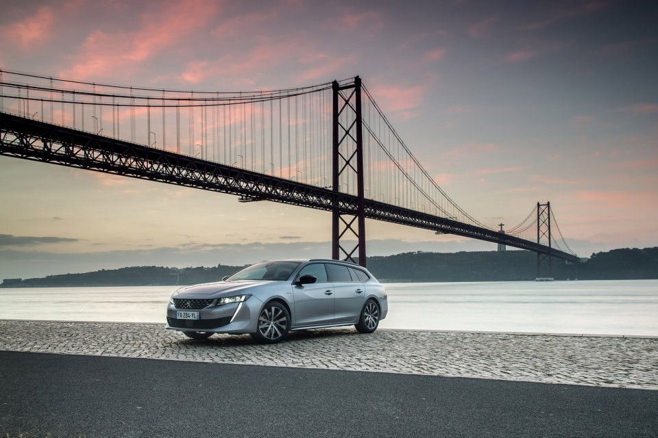 Photo officielle Peugeot 508 SW GT Line Gris Artense - Essais pr