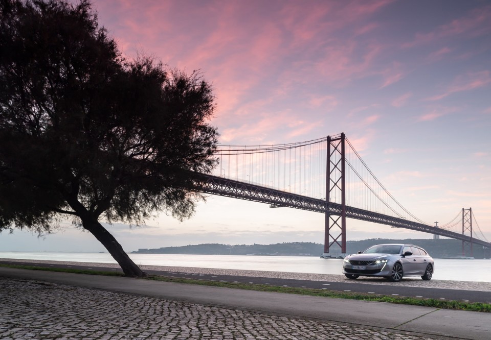 Photo officielle Peugeot 508 SW GT Line Gris Artense - Essais pr