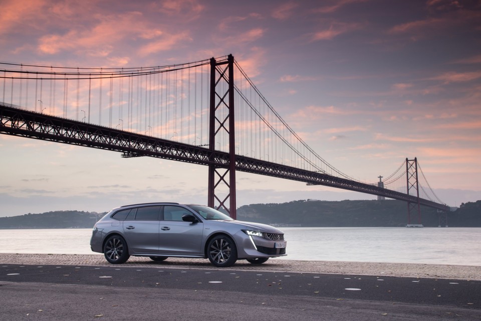 Photo officielle Peugeot 508 SW GT Line Gris Artense - Essais pr