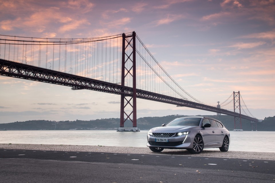 Photo officielle Peugeot 508 SW GT Line Gris Artense - Essais pr