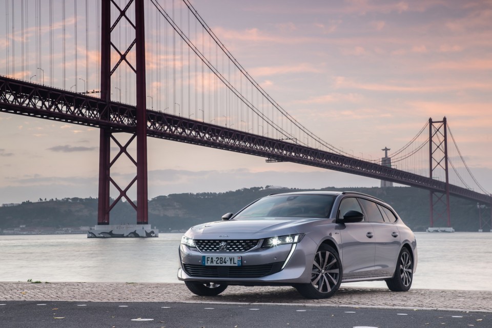 Photo officielle Peugeot 508 SW GT Line Gris Artense - Essais pr