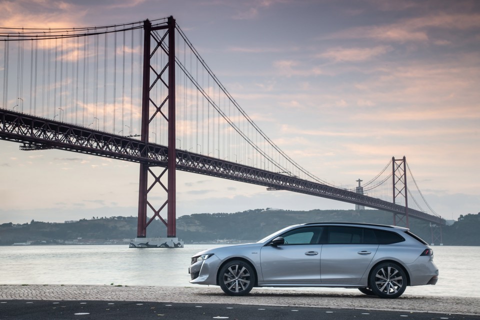 Photo officielle Peugeot 508 SW GT Line Gris Artense - Essais pr