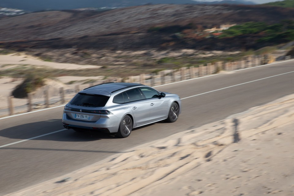 Photo officielle Peugeot 508 SW GT Line Gris Artense - Essais pr