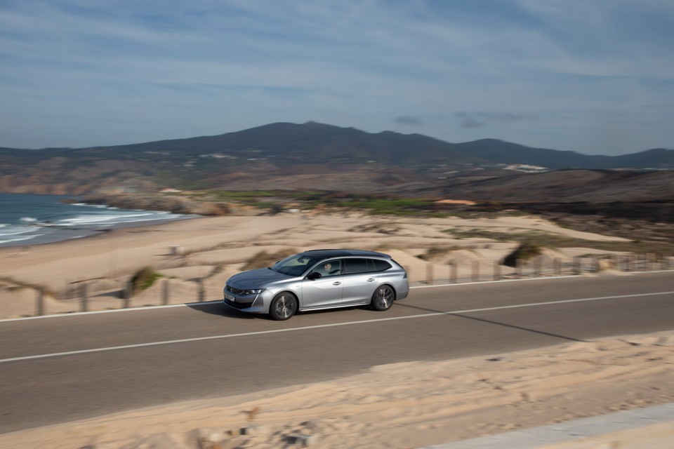 Photo officielle Peugeot 508 SW GT Line Gris Artense - Essais pr