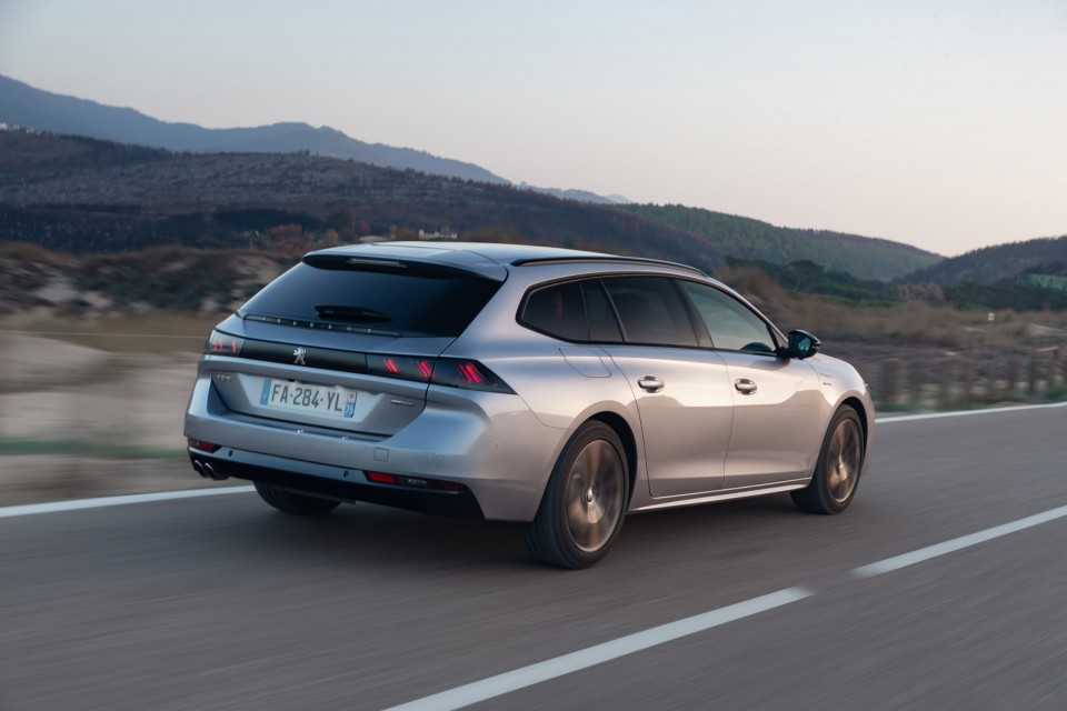 Photo officielle Peugeot 508 SW GT Line Gris Artense - Essais pr