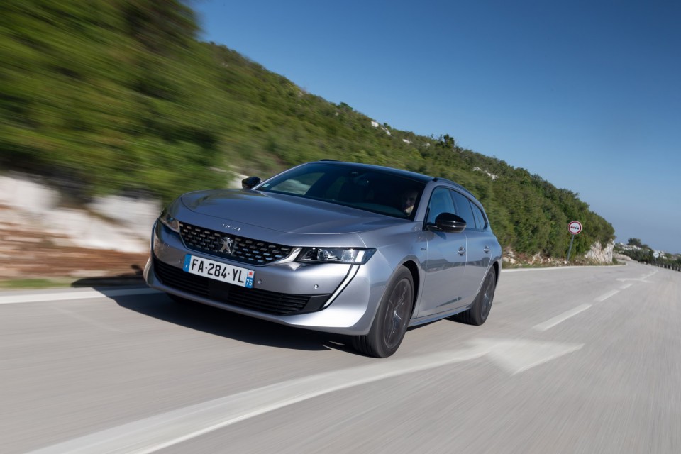 Photo officielle Peugeot 508 SW GT Line Gris Artense - Essais pr