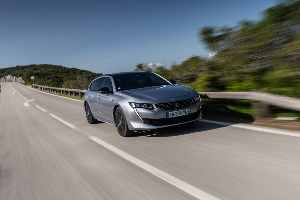 Photo officielle Peugeot 508 SW GT Line Gris Artense - Essais pr