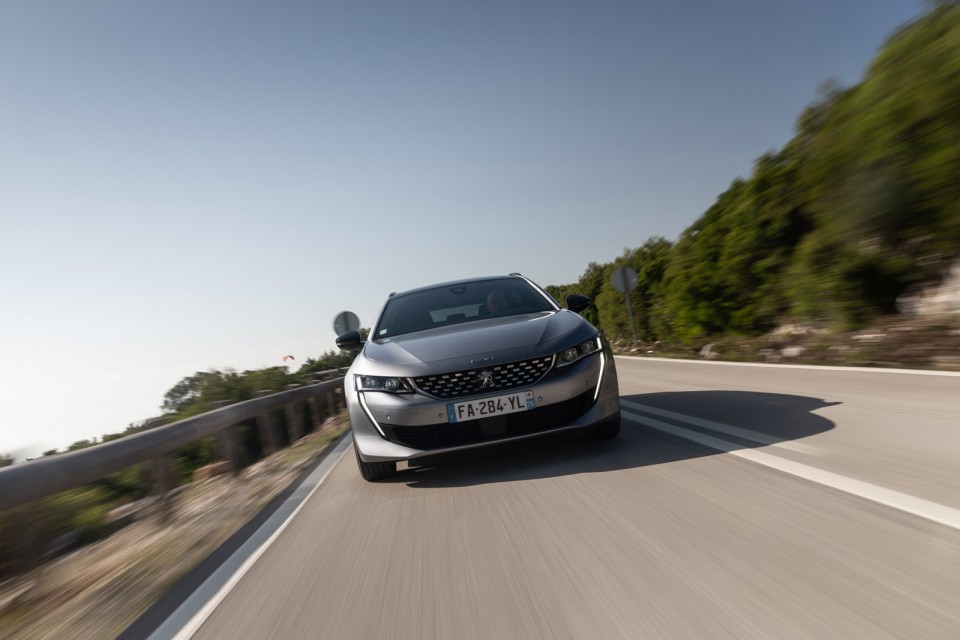 Photo officielle Peugeot 508 SW GT Line Gris Artense - Essais pr