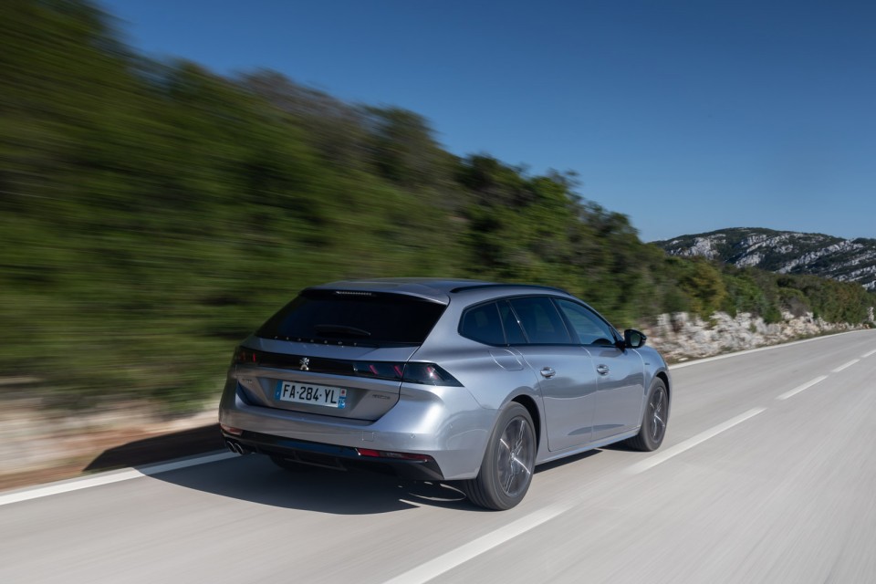 Photo officielle Peugeot 508 SW GT Line Gris Artense - Essais pr