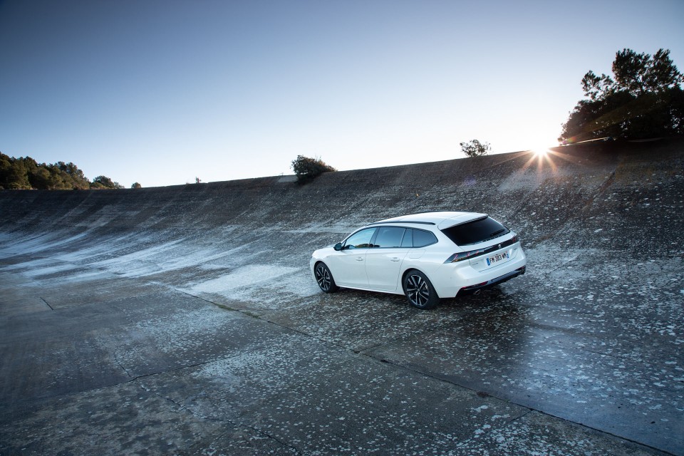 Photo Peugeot 508 II SW GT HYbrid Blanc Nacré - Essais presse 2